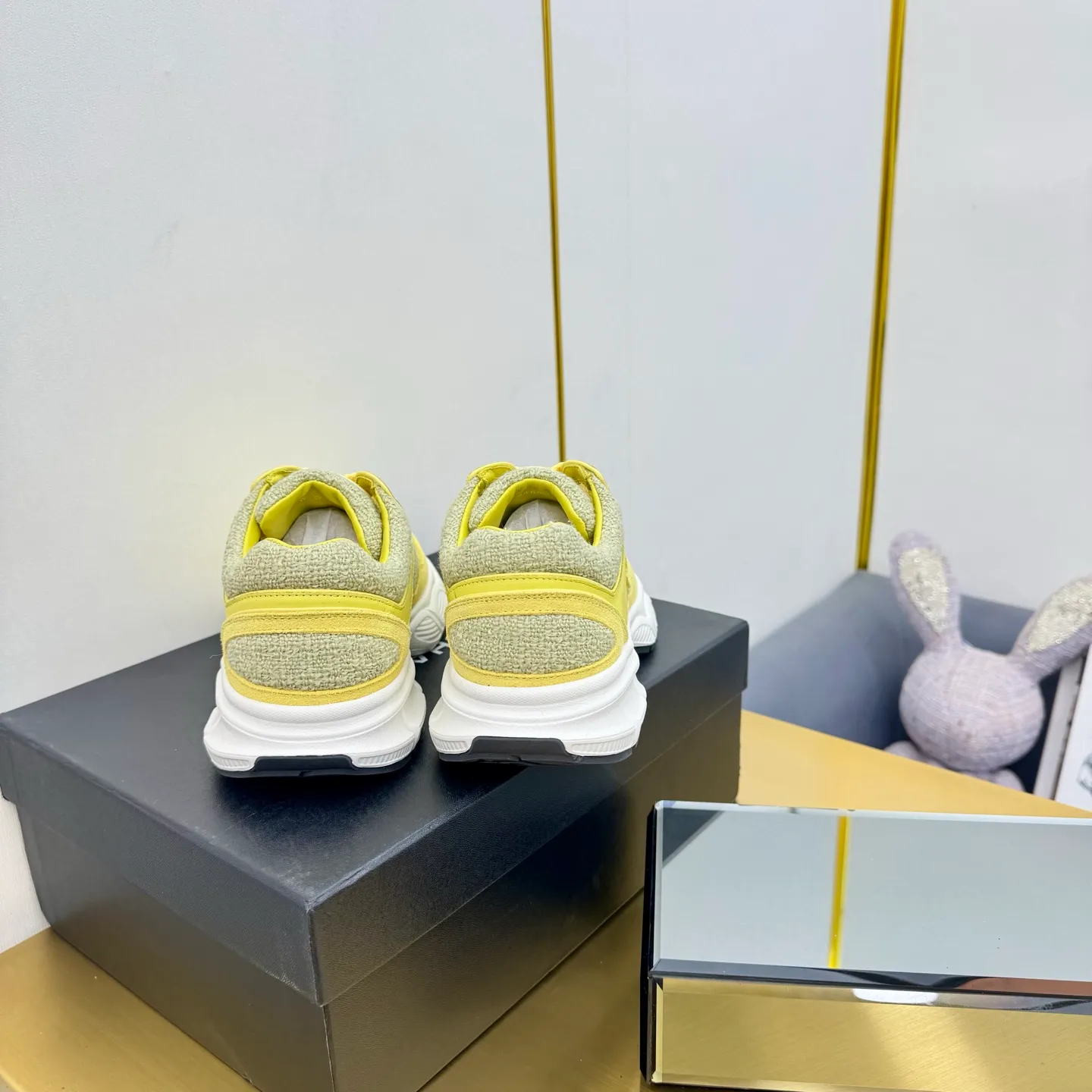p700🐮🐮Upgraded version, upgraded version, upgraded version! No rebuttal accepted! ! ! ! Chanel Chanel dad shoes, couples' model for men and women - 2025 top casual sneakers in the counter. This classic design; the upper is electro-embroidered with various techniques; ❷The inner lining is made of: original Yangli + net ❸The outsole is based on: the original TPU combination outsole. The full set of boutique packaging for women 35–41